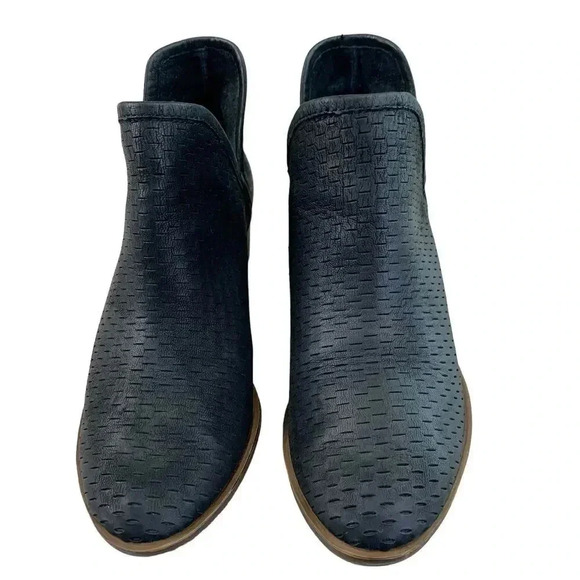 Lucky Brand Leather Perforated Ankle Boots Cut Out  Size 6M Black Baley Slip On - Picture 3 of 12
